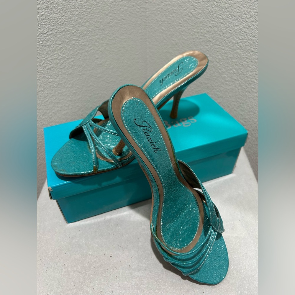 Rarieh New 3” Turquoise Sandel Pump Size 7